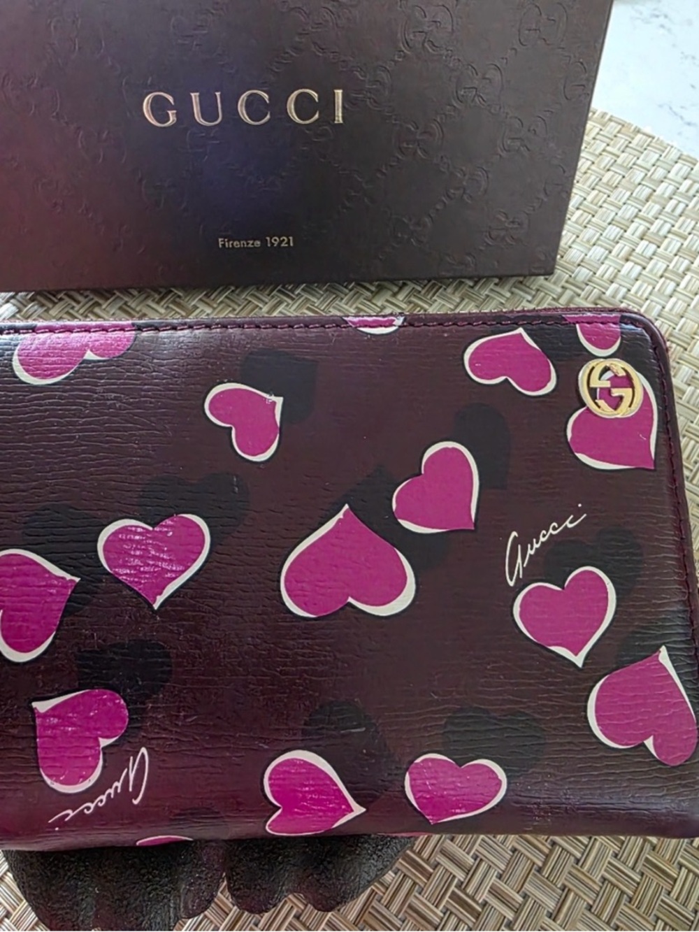 Gucci Burgundy Wallet with Pink Heart Print - Picture 7 of 11